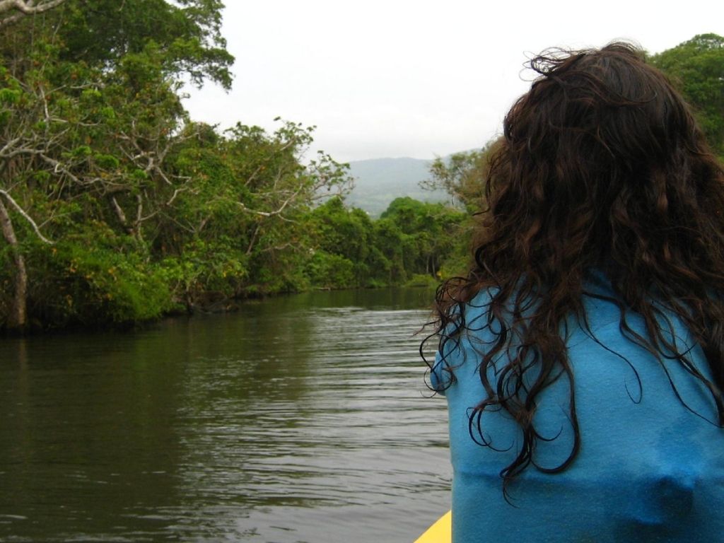 Navegación por un canal de la reserva